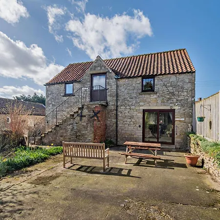 Holiday home Tawny Pickering